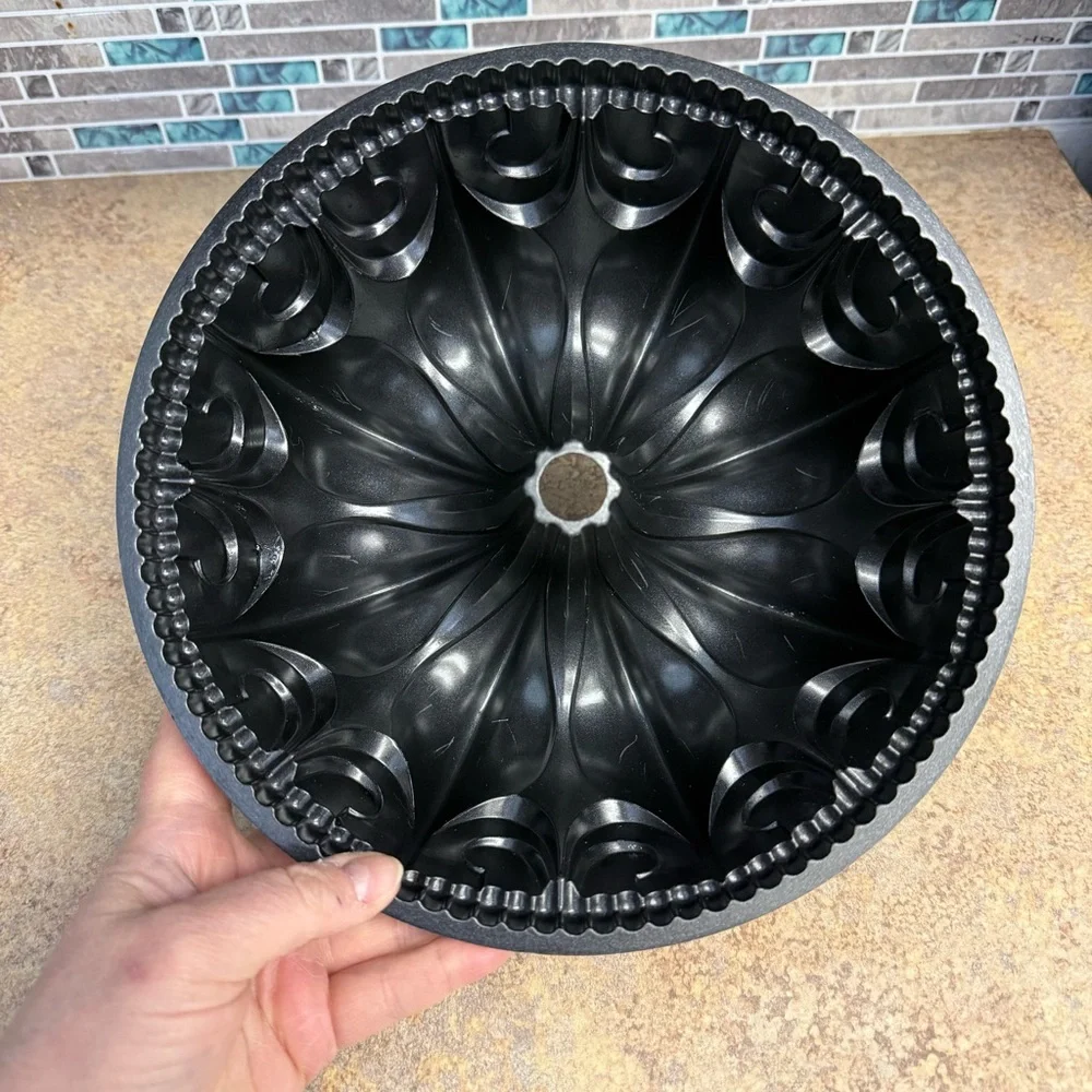 Nordic Ware Fleur De Lis.Bundt cake pan